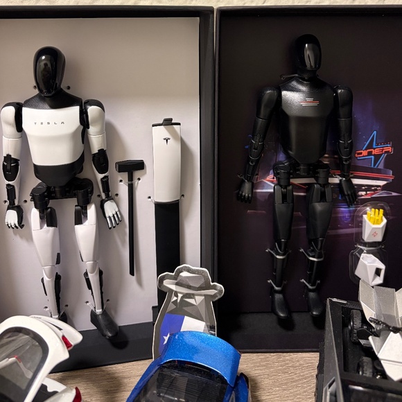 Tesla Diner Exclusive Black Optimus Bot RARE - Picture 1 of 8